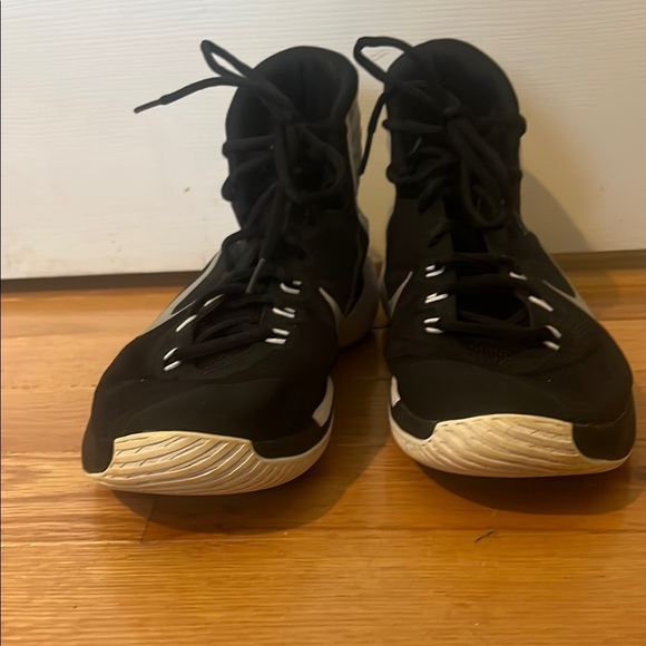 Nike Black and Silver Basketball Sneakers women’s size 11 - Picture 2 of 8